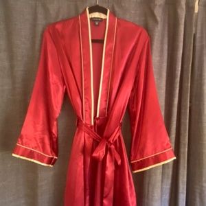 Red robe by Jones New York